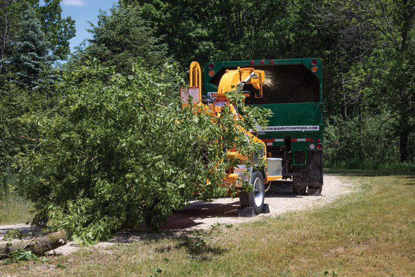 Browse Specs and more for the INTIMIDATOR™ 15XPC Track Hand-Fed Chipper - KC Bobcat