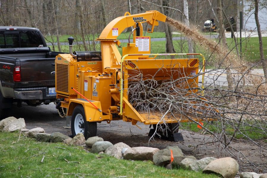 Browse Specs and more for the INTIMIDATOR™ 12XPC Towable Hand-Fed Chipper - K.C. Bobcat