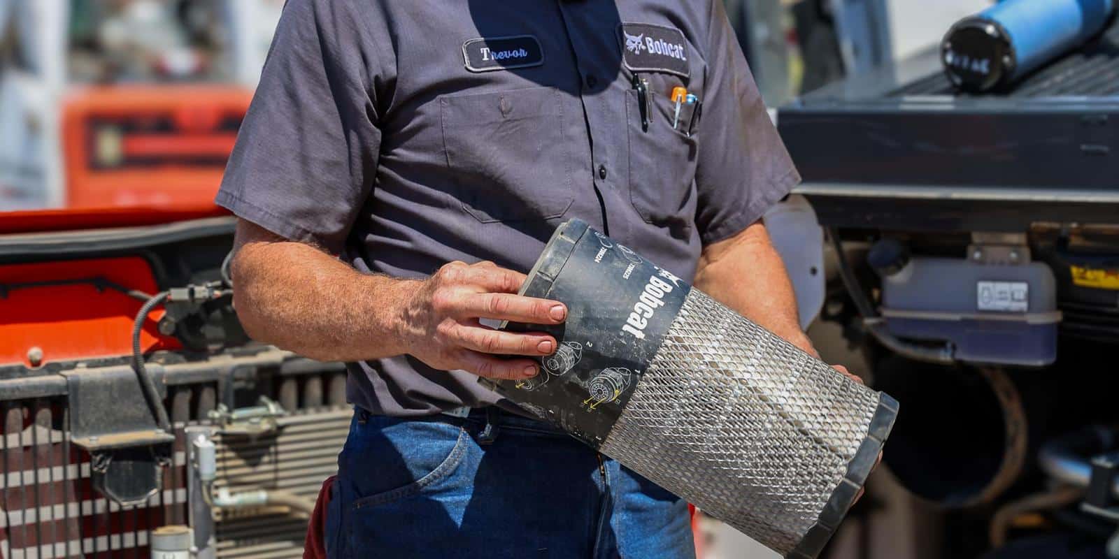 IDENTIFY AND REPLACE THE AIR FILTERS IN YOUR COMPACT LOADER